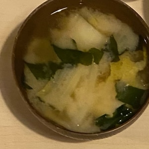 白菜とわかめと葱のお味噌汁